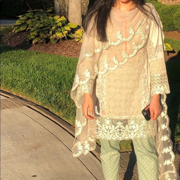 Maria B. 3 piece lawn suit - Picture 2 of 4